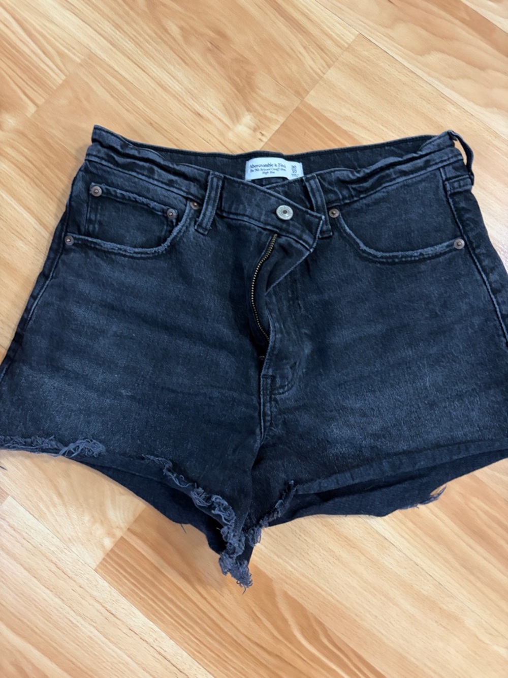 Abercrombie & Fitch 90s Relaxed Cutoff Short